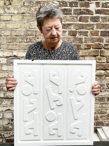Foto der Künstlerin Erika Kömpel